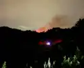 Brandweer blust snel om zich heen grijpende brand