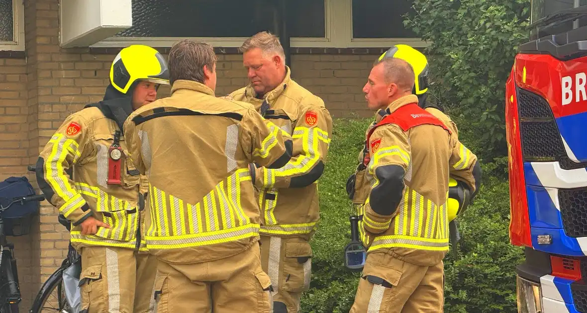 Brandweer ventileert schuren na melding - Foto 3