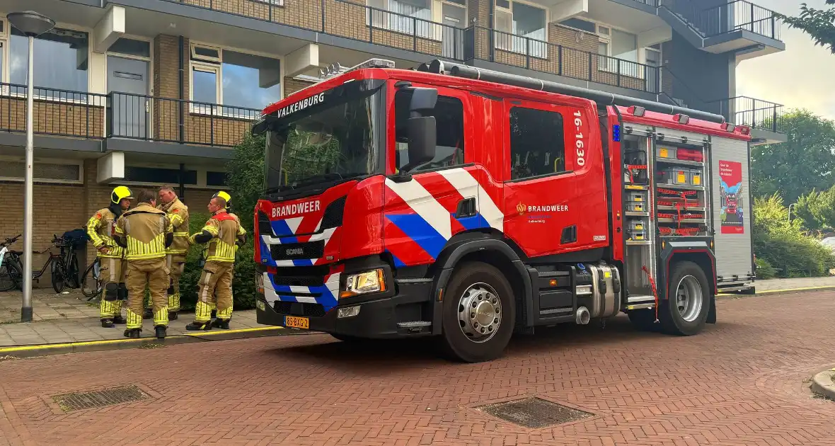 Brandweer ventileert schuren na melding - Foto 4