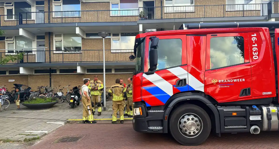 Brandweer ventileert schuren na melding - Foto 5