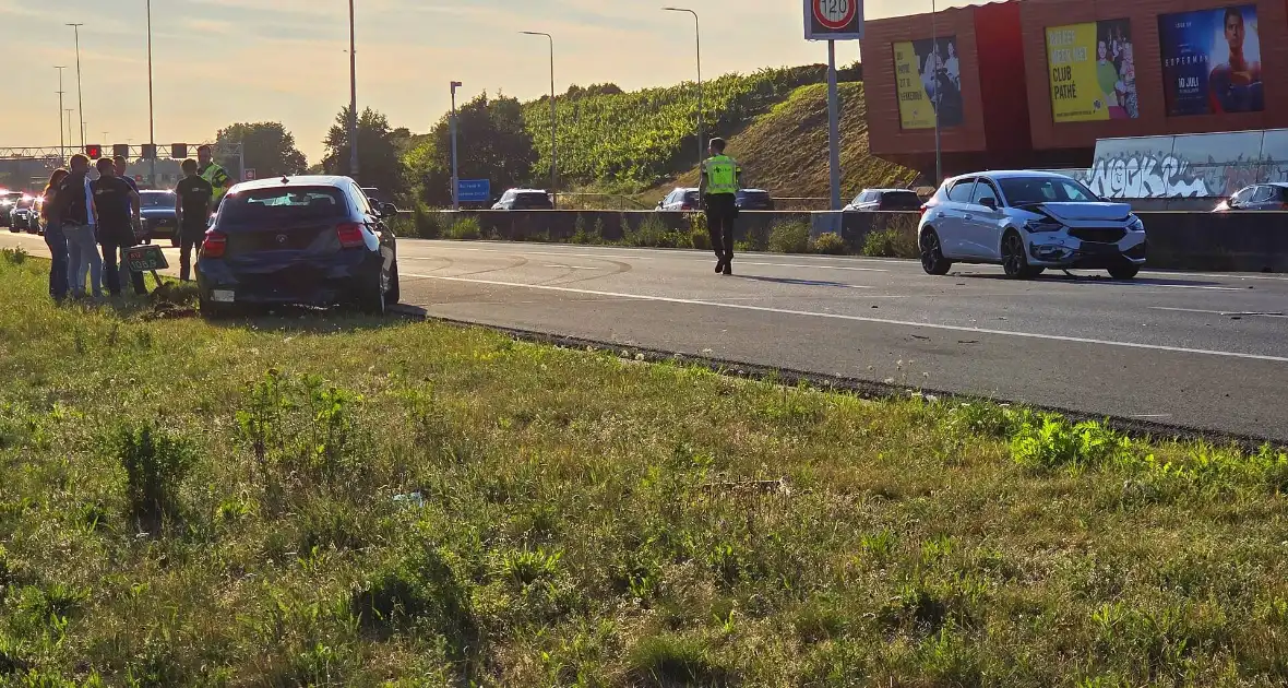 Aanrijding met letsel door kopstaart botsing - Foto 3