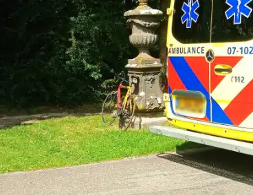 Wielrenner gecontroleerd na botsing