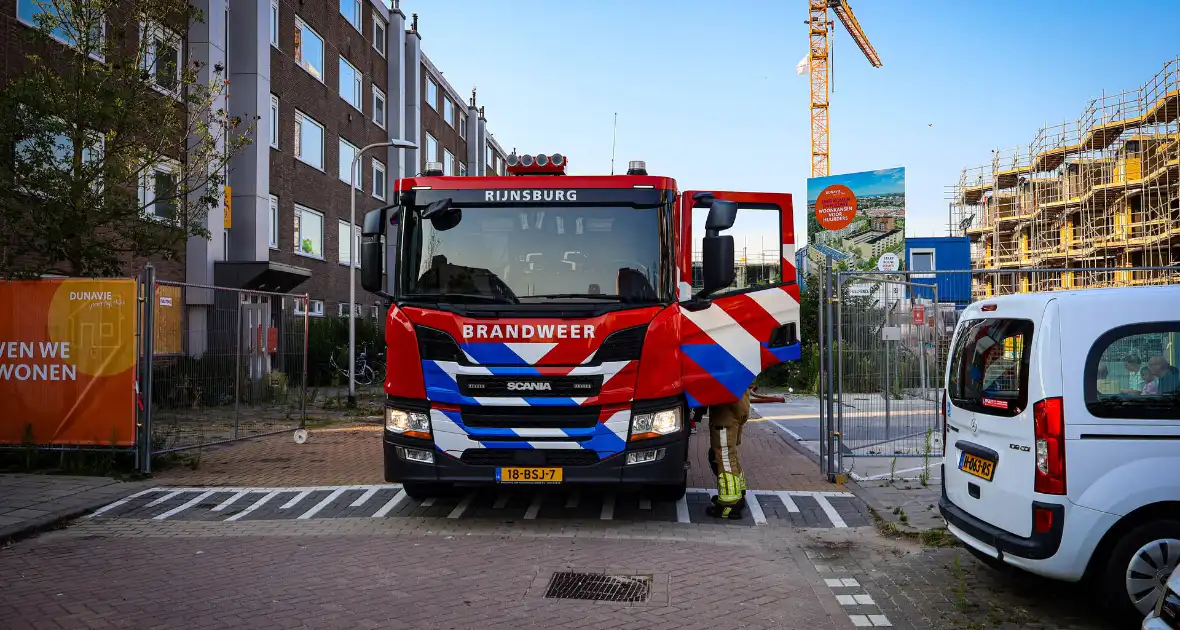 Brandweer oefent woningbrand scenario in slooppand - Foto 16