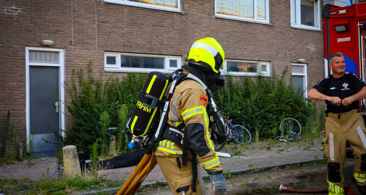 Brandweer oefent woningbrand scenario in slooppand - Foto 18
