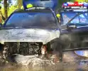 Autobrand verwoest voertuig