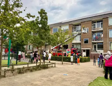 Brandweer haalt sleutels uit dakgoot