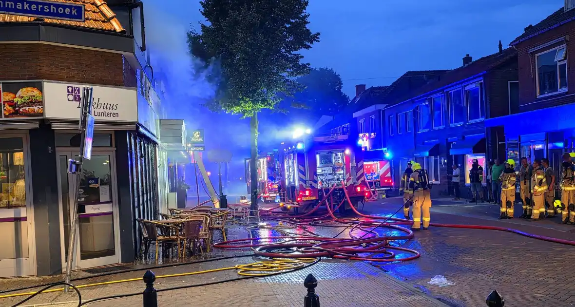 Brandweer grootschalig ingezet bij woningbrand