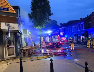 Brandweer grootschalig ingezet bij woningbrand