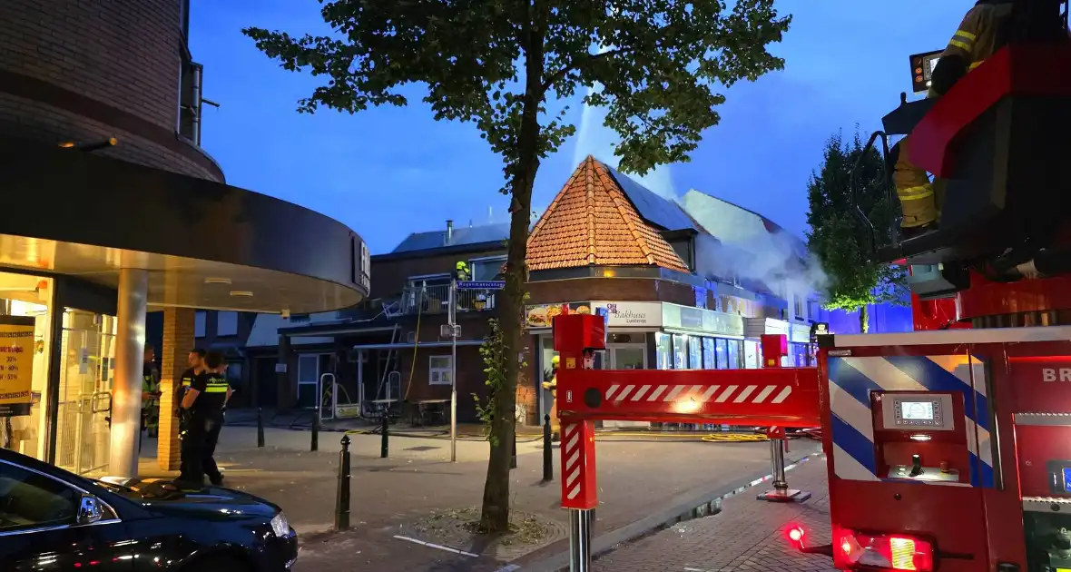 Brandweer grootschalig ingezet bij woningbrand - Foto 3