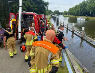 Persoon te water, inzet brandweer en ambulance