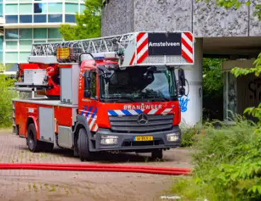 Brand in leegstaand kantoorgebouw vermoedelijk aangestoken
