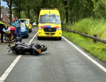 Motorrijder verliest controle in bocht