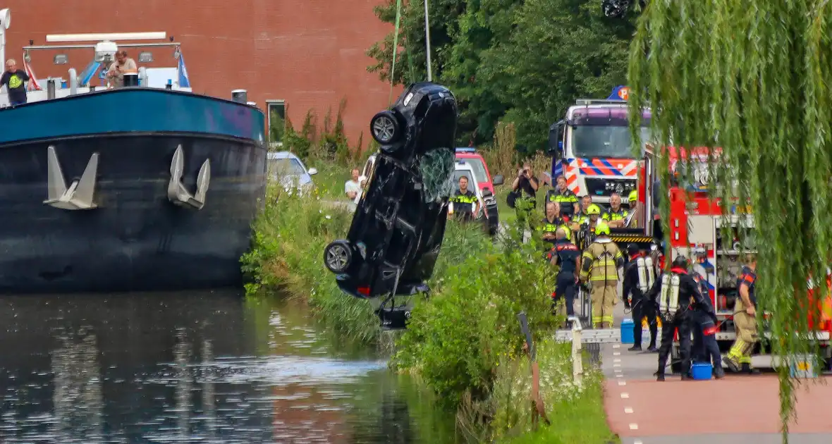 Auto te water in grote zoekactie - Foto 1