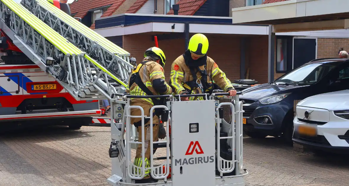 Brandweer redt kat Frenkie van dak - Foto 6