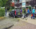 Fietsers botsen op elkaar, één naar ziekenhuis