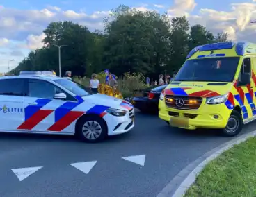Fietser op rotonde aangereden door automobilist