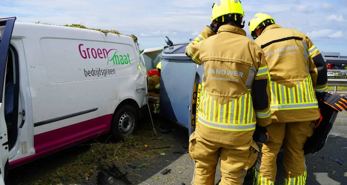 Meerdere auto's in botsing met aanhanger - Foto 5
