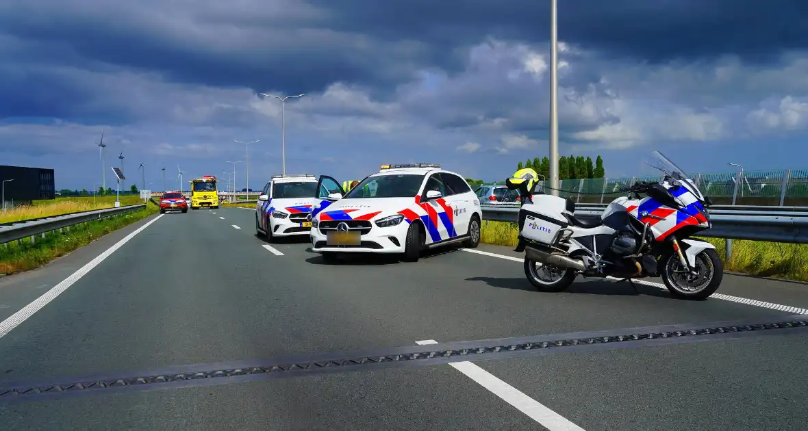 Meerdere auto's in botsing met aanhanger - Foto 8