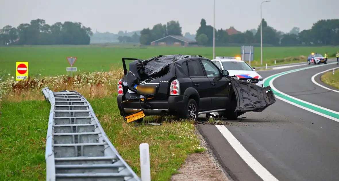 Auto crasht nabij nieuwe afslag