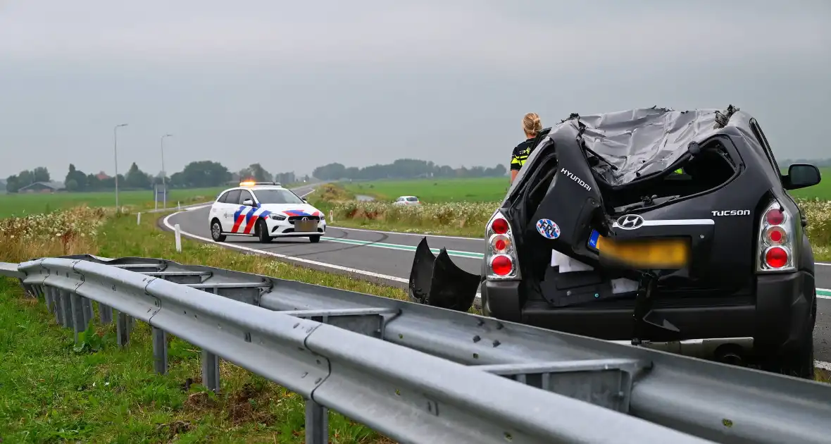 Auto crasht nabij nieuwe afslag - Foto 1