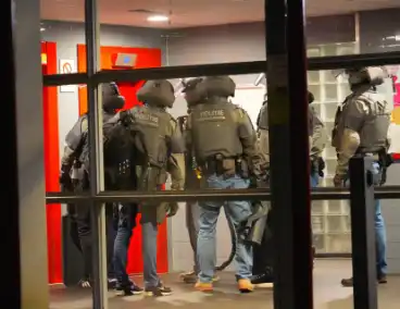 DSI valt woning in flat binnen en houdt verdachte aan