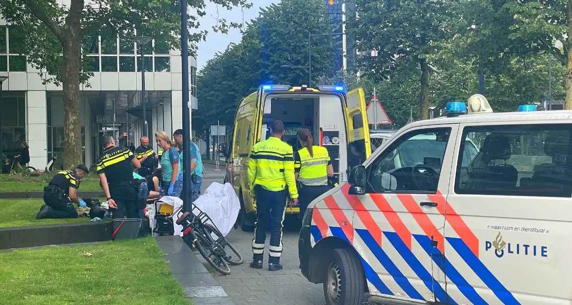 Zwaargewonden na botsing tussen fietser en scooter - Foto 2