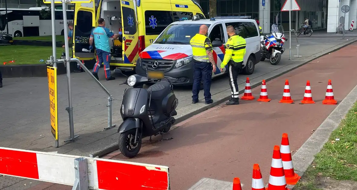 Zwaargewonden na botsing tussen fietser en scooter - Foto 7