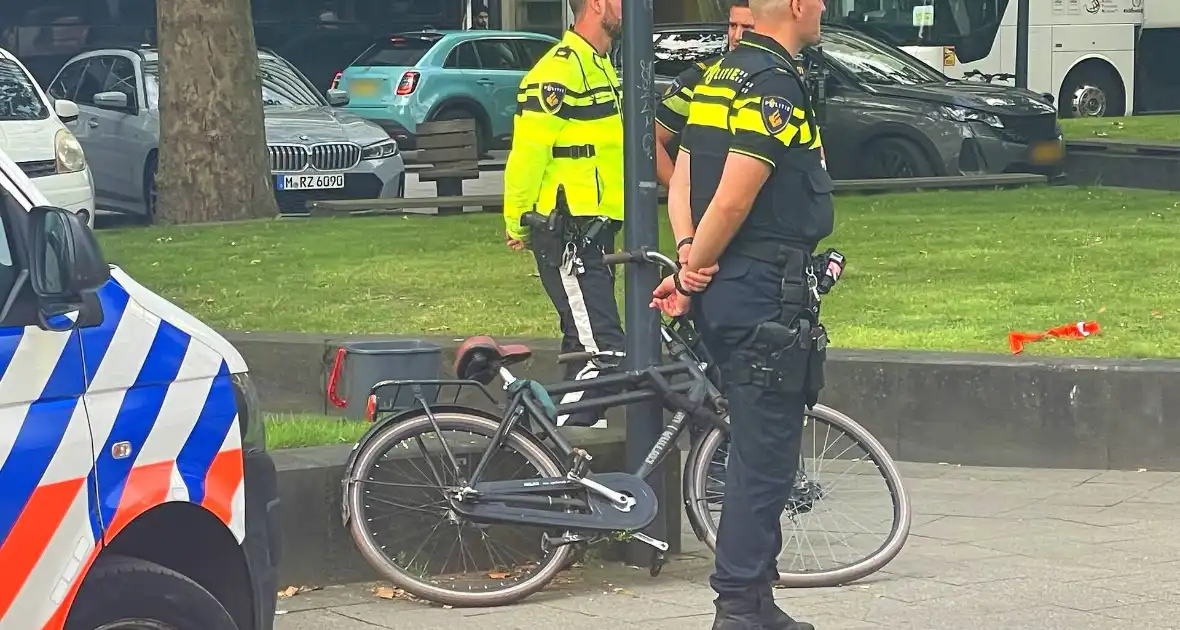 Zwaargewonden na botsing tussen fietser en scooter - Foto 8
