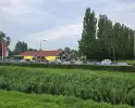 Traumahelikopter landt naast visvijver
