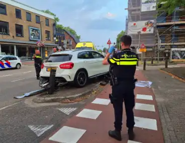 Auto ongeval eindigt tegen paal