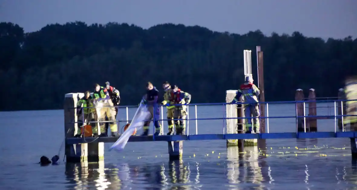Persoon te water aangetroffen na inzet brandweer - Foto 3
