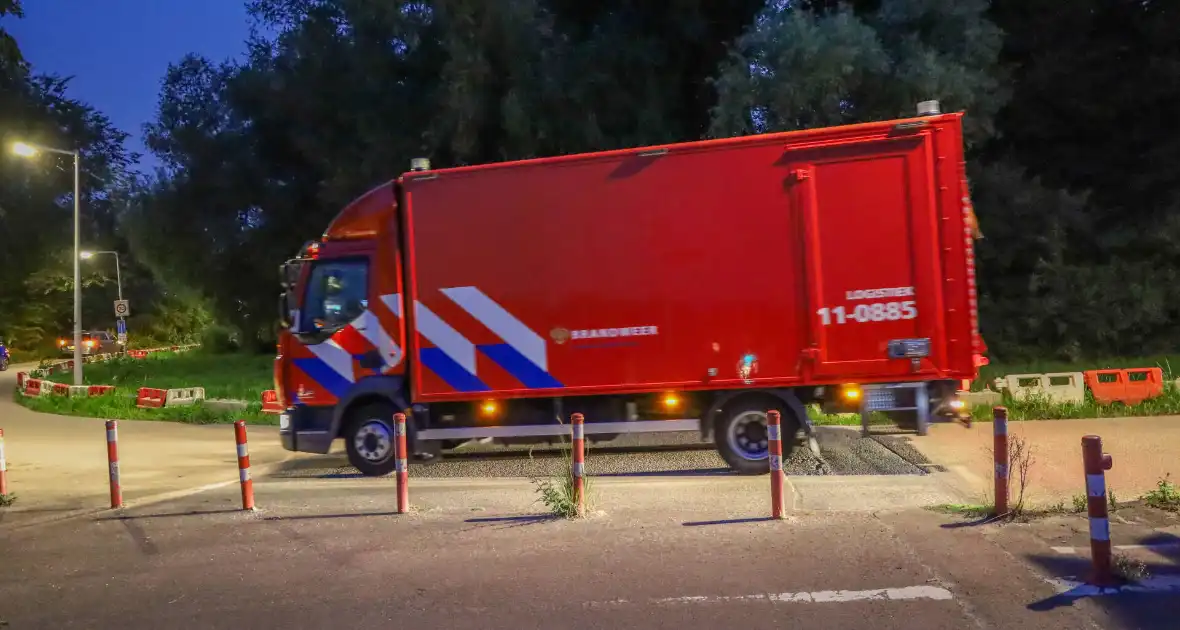 Persoon te water aangetroffen na inzet brandweer - Foto 4