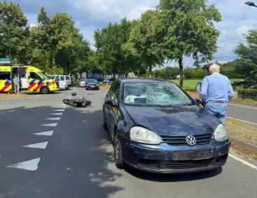 Scooterrijder zwaargewond bij botsing met auto