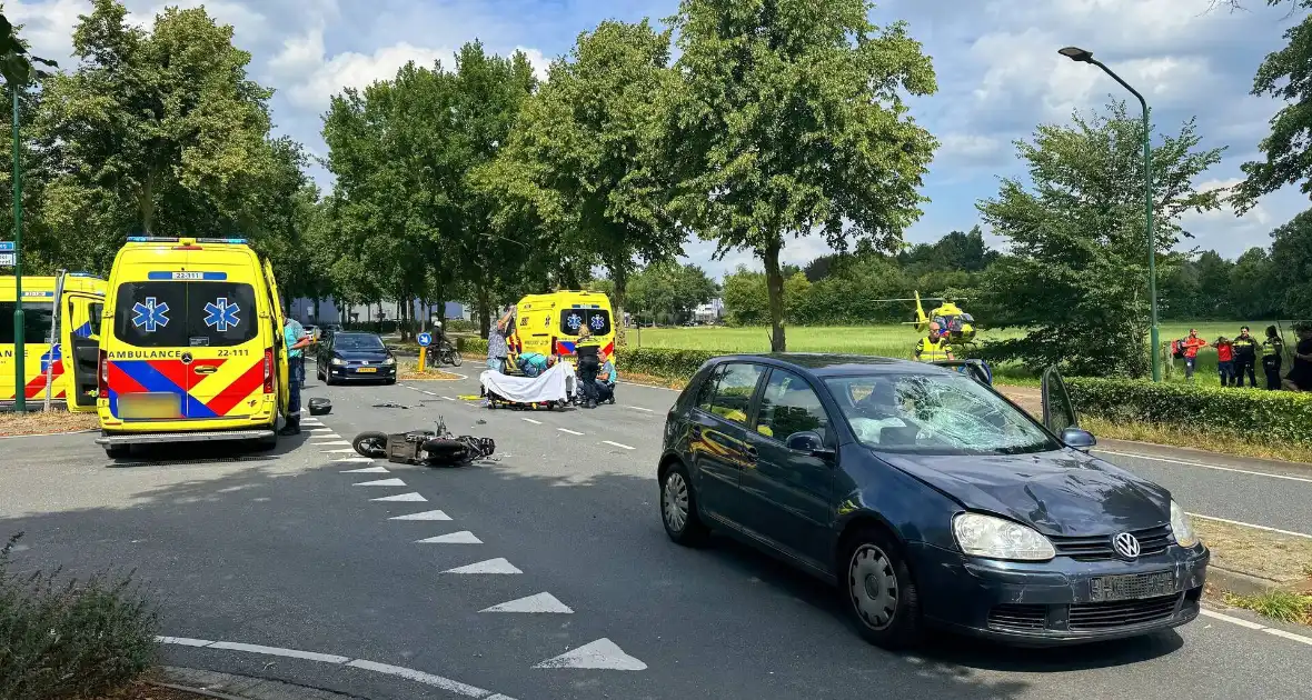 Scooterrijder zwaargewond bij botsing met auto - Foto 4