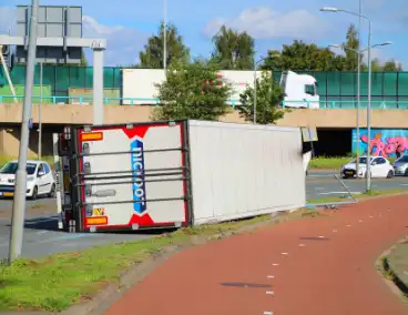 Vrachtwagen slaat om