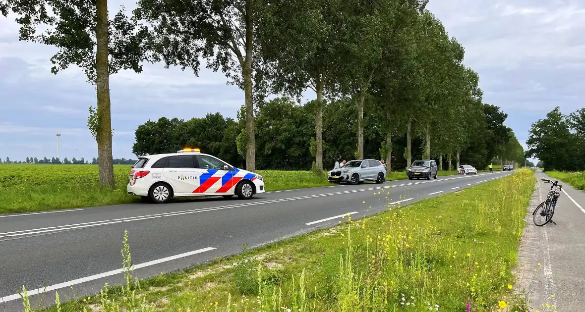 Bestelbus botst op voorganger - Foto 6