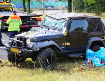 Jeep zwaar beschadigd door ongeluk