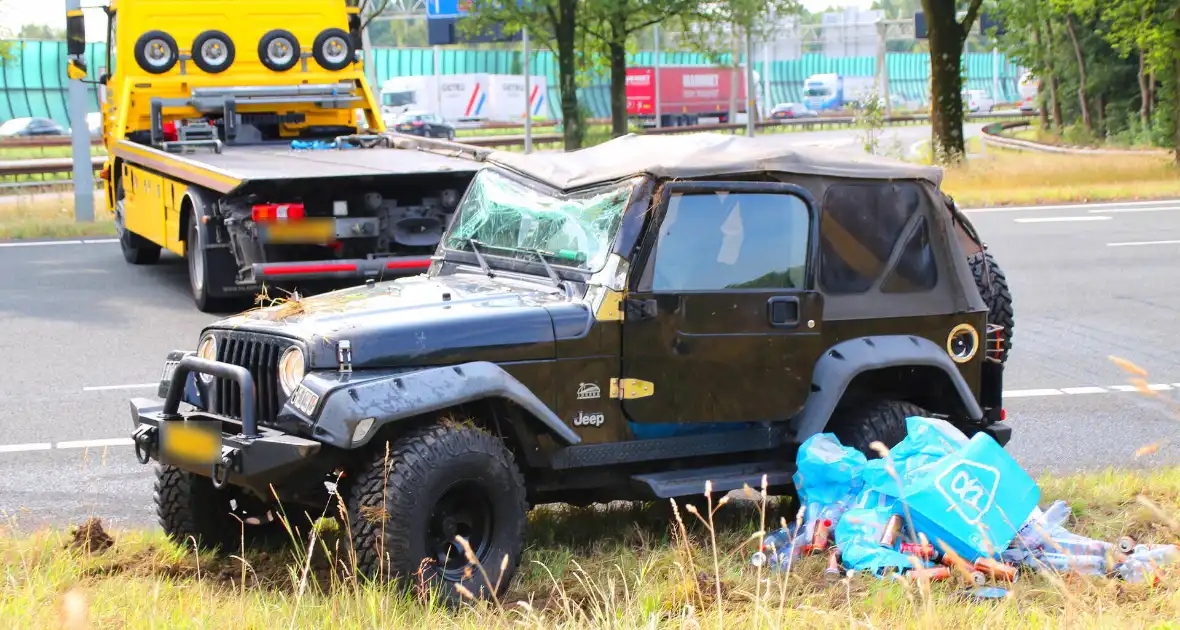 Jeep zwaar beschadigd door ongeluk - Foto 1