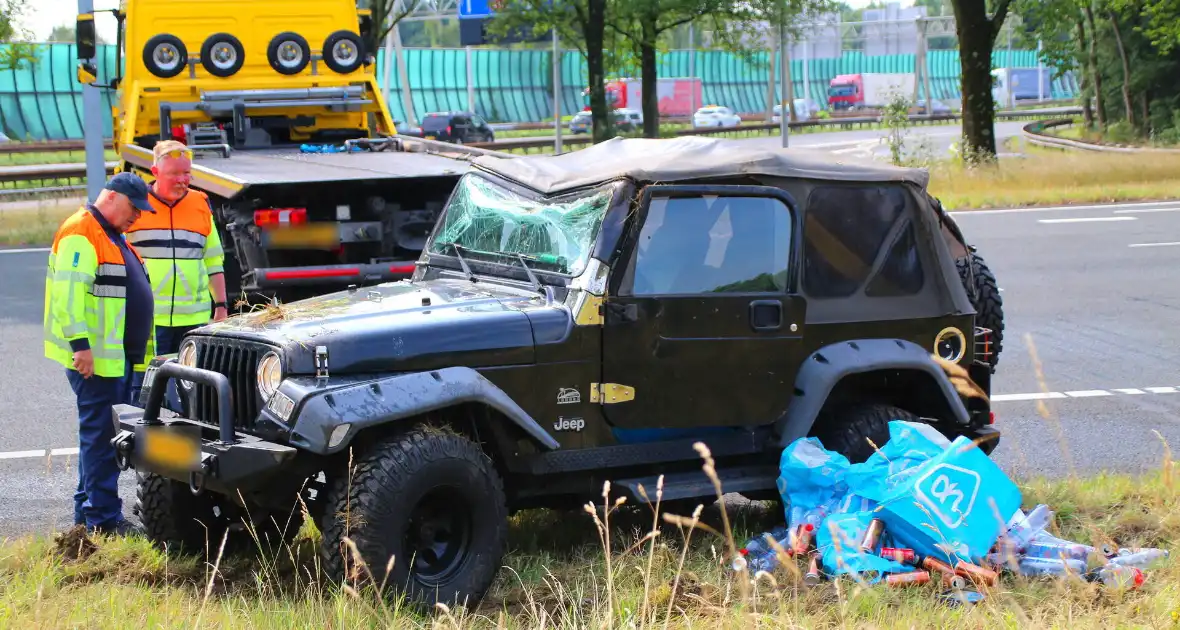 Jeep zwaar beschadigd door ongeluk - Foto 4