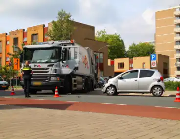 Ongeval tussen vuilniswagen en auto