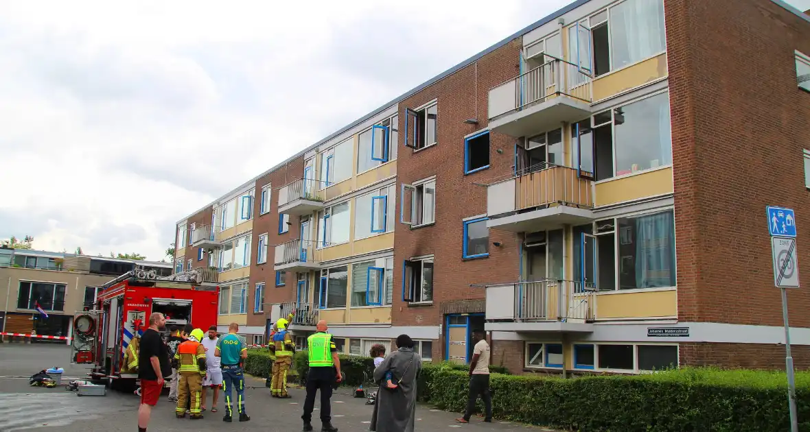 Flatwoningbrand met grote inzet hulpdiensten