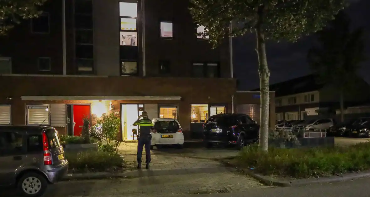 Benzinefles ontploft bij woning