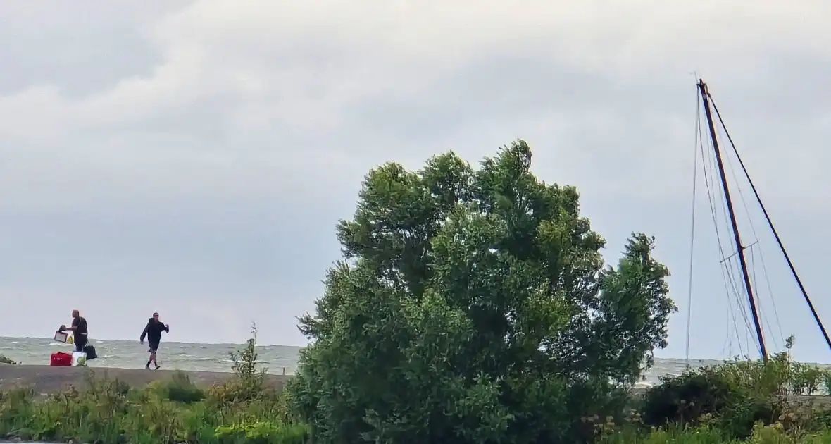 Schip in nood roept hulp in - Foto 1