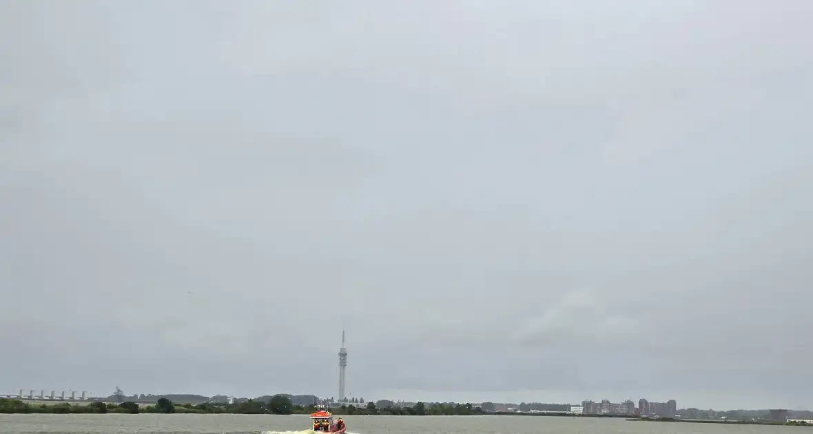 Schip in nood roept hulp in - Foto 3