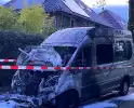 Taxibus volledig in vlammen op