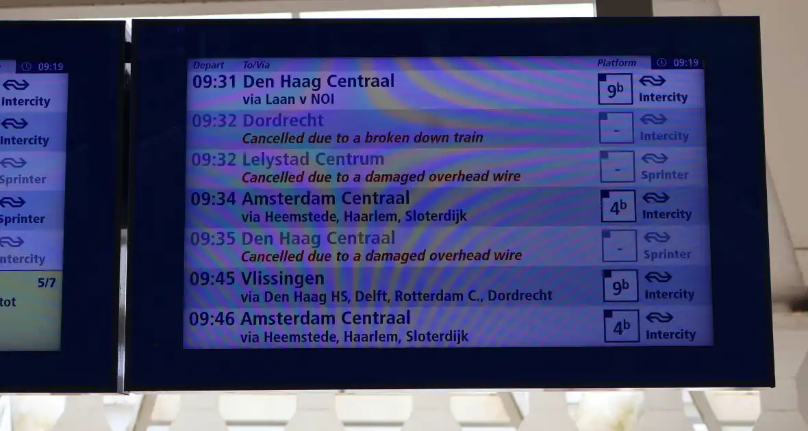 Defecte bovenleiding leidt tot grote vertragingen - Foto 3