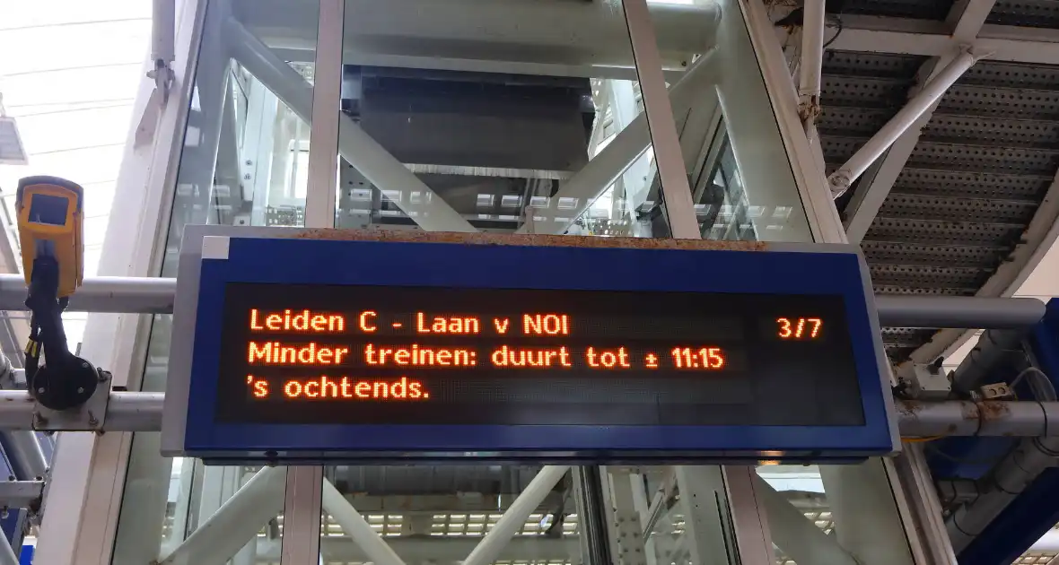 Defecte bovenleiding leidt tot grote vertragingen - Foto 6
