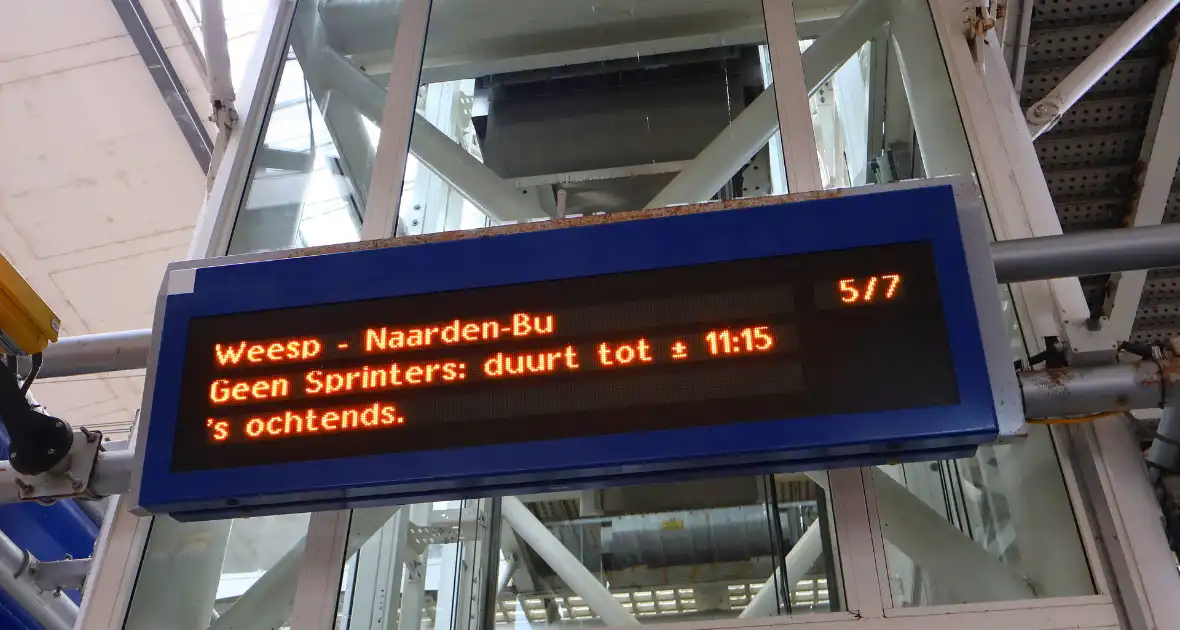 Defecte bovenleiding leidt tot grote vertragingen - Foto 8
