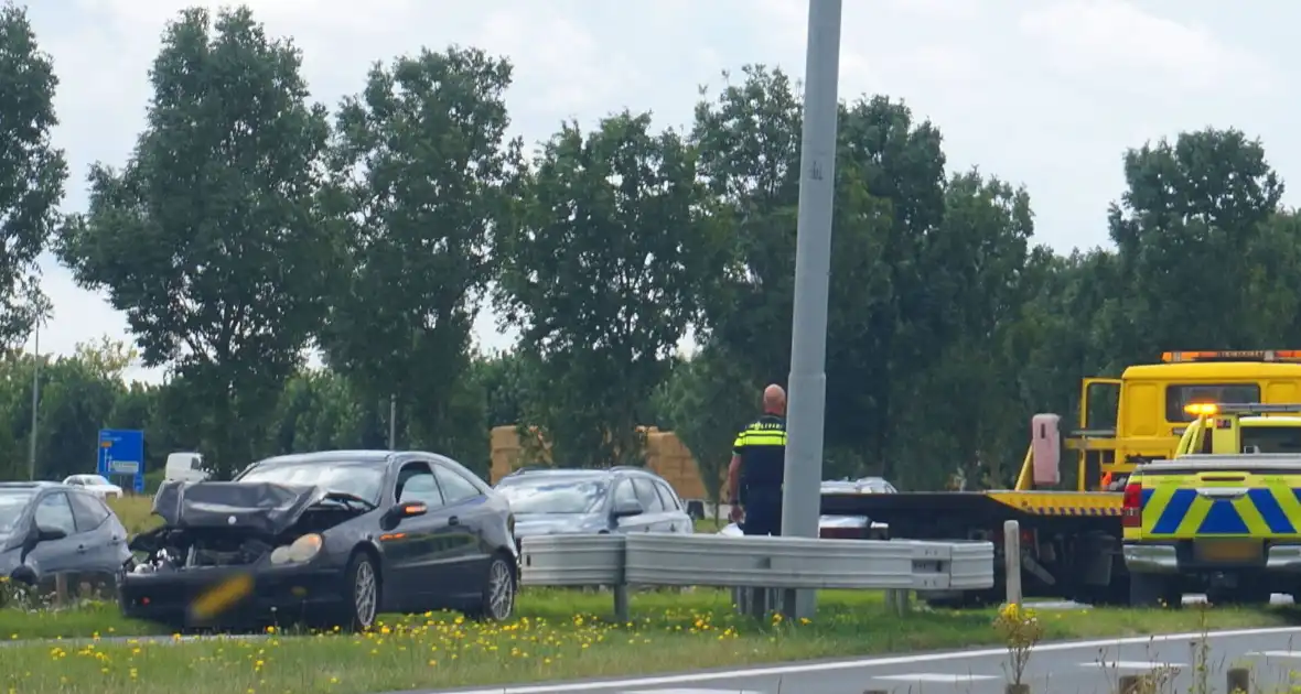 Botsing zorgt voor oponthoud - Foto 4