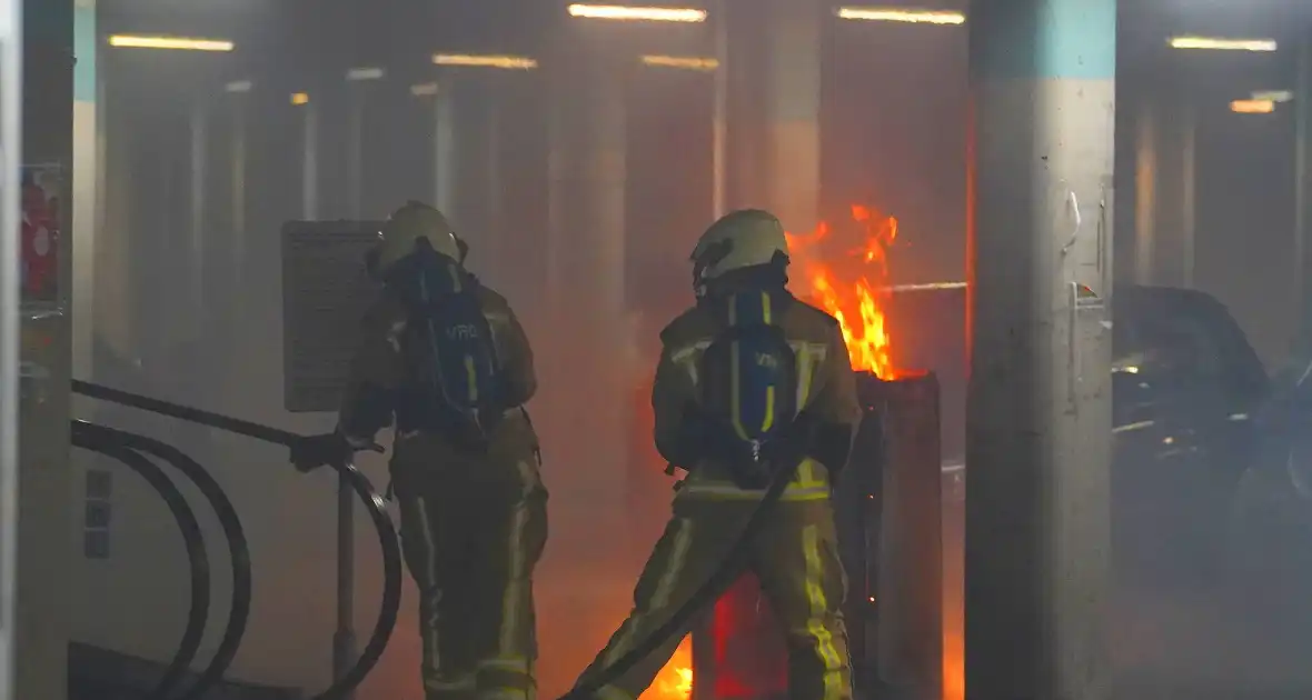 Containerbrand leidt tot schade in parkeergarage